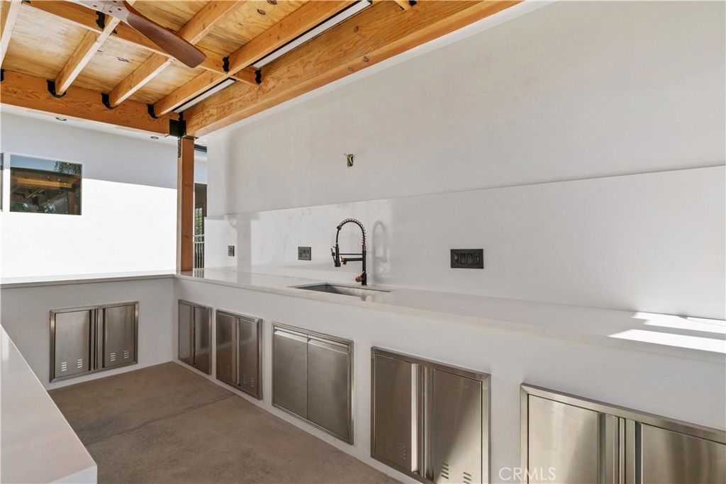 Image 46 of property listing at 536 Hampton Road, Burbank, CA 91504