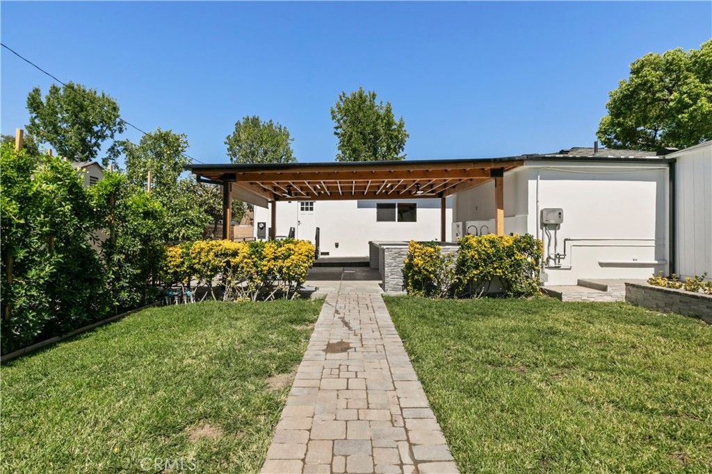 Image 48 of property listing at 536 Hampton Road, Burbank, CA 91504