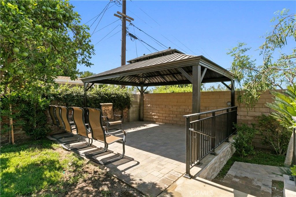 Image 5 of property listing at 536 Hampton Road, Burbank, CA 91504