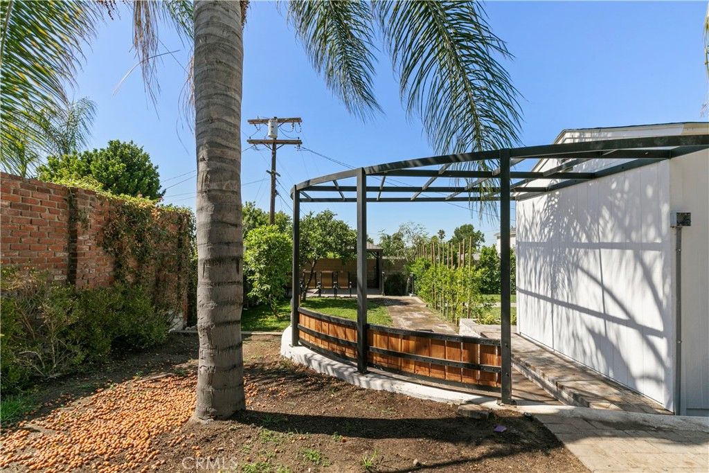 Image 50 of property listing at 536 Hampton Road, Burbank, CA 91504