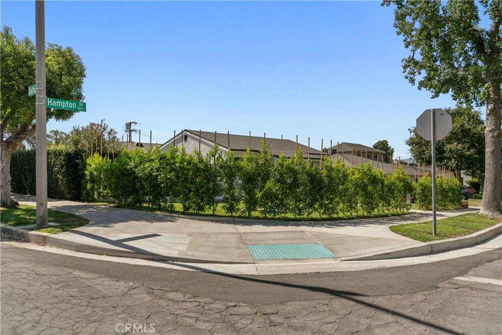 Image 7 of property listing at 536 Hampton Road, Burbank, CA 91504