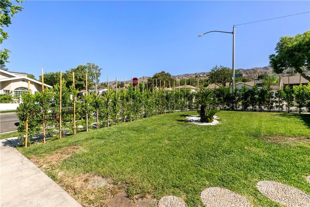 Image 9 of property listing at 536 Hampton Road, Burbank, CA 91504