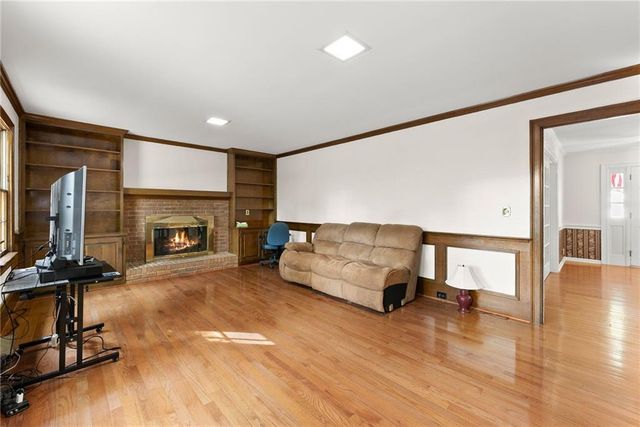 556 Daisy Nash Drive SW, Lilburn, GA 30047