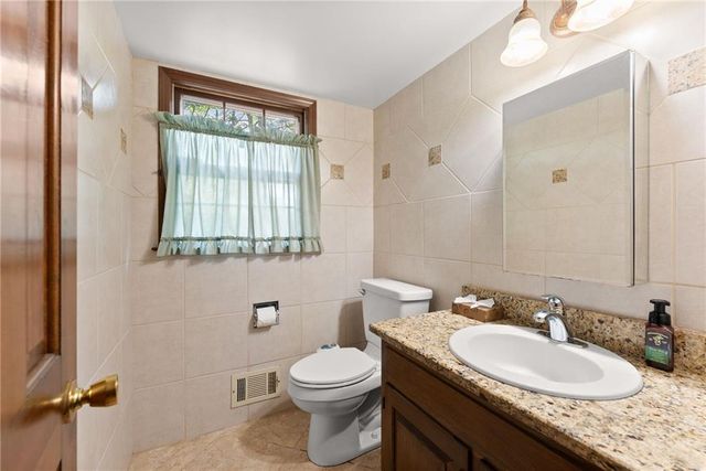 556 Daisy Nash Drive SW, Lilburn, GA 30047