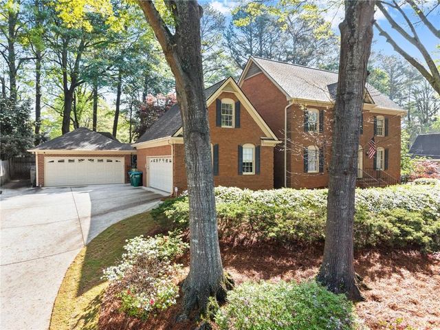 556 Daisy Nash Drive SW, Lilburn, GA 30047