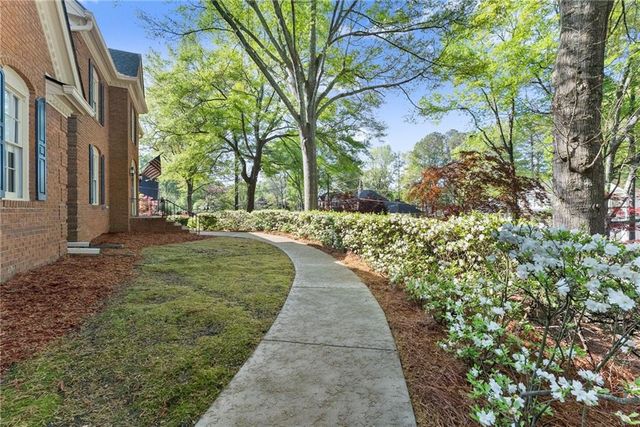 556 Daisy Nash Drive SW, Lilburn, GA 30047