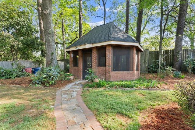 556 Daisy Nash Drive SW, Lilburn, GA 30047