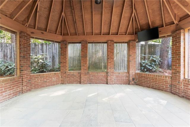 556 Daisy Nash Drive SW, Lilburn, GA 30047