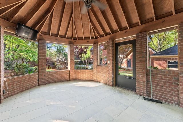 556 Daisy Nash Drive SW, Lilburn, GA 30047