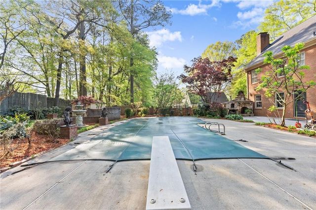 556 Daisy Nash Drive SW, Lilburn, GA 30047