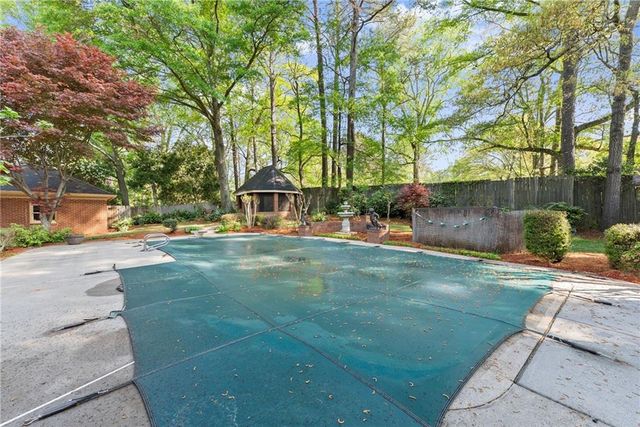 556 Daisy Nash Drive SW, Lilburn, GA 30047