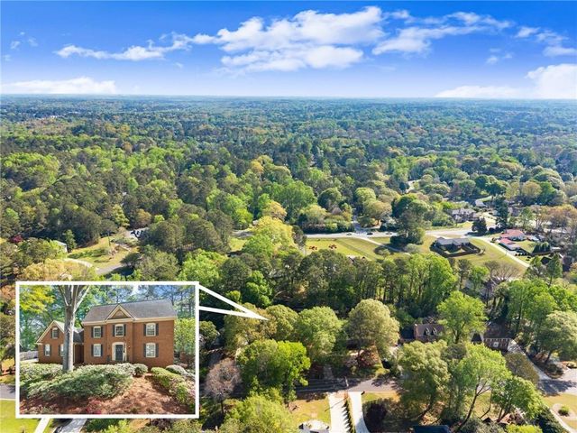 556 Daisy Nash Drive SW, Lilburn, GA 30047