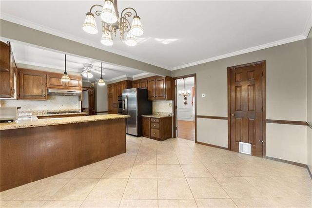 556 Daisy Nash Drive SW, Lilburn, GA 30047