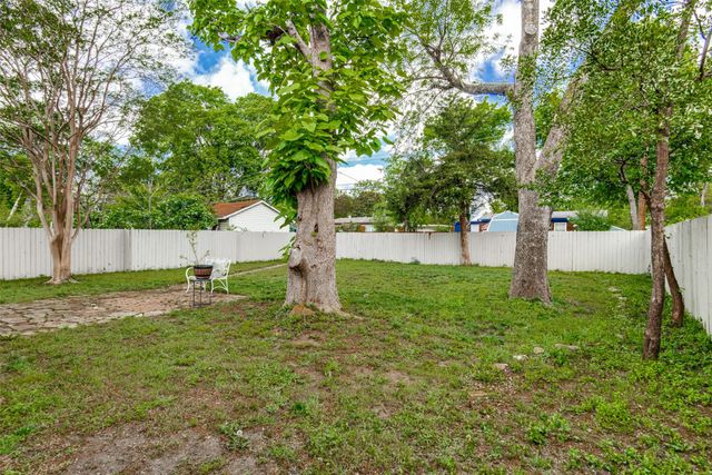 2427 Tolosa Drive, Dallas, TX 75228