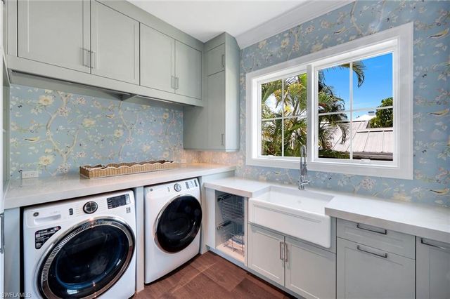 1690 Chesapeake AVE, Naples, FL 34102