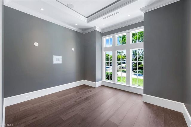 1690 Chesapeake AVE, Naples, FL 34102