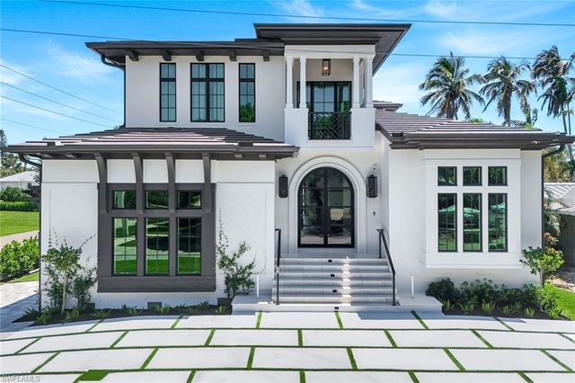 1690 Chesapeake AVE, Naples, FL 34102