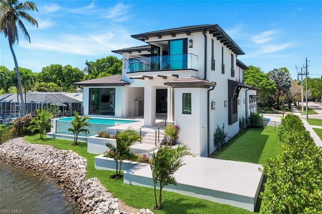 1690 Chesapeake AVE, Naples, FL 34102