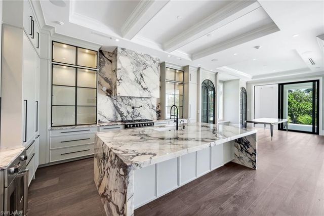 1690 Chesapeake AVE, Naples, FL 34102