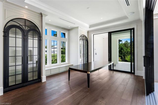 1690 Chesapeake AVE, Naples, FL 34102