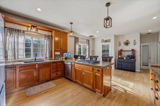 10691 Willow Ln, Penn Valley, CA 95946