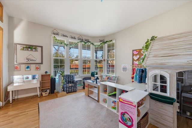 10691 Willow Ln, Penn Valley, CA 95946