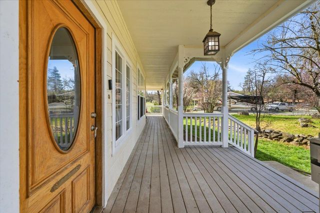 10691 Willow Ln, Penn Valley, CA 95946