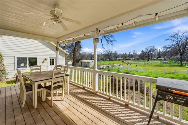 10691 Willow Ln, Penn Valley, CA 95946