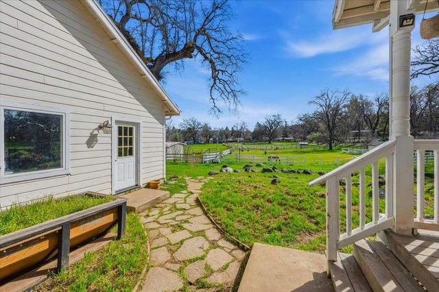 10691 Willow Ln, Penn Valley, CA 95946