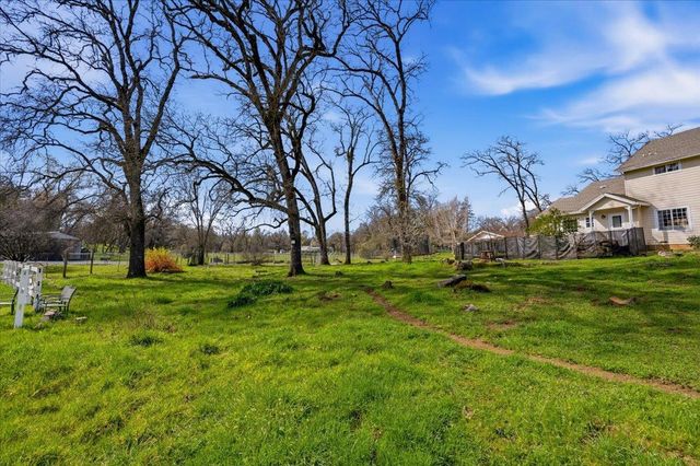 10691 Willow Ln, Penn Valley, CA 95946