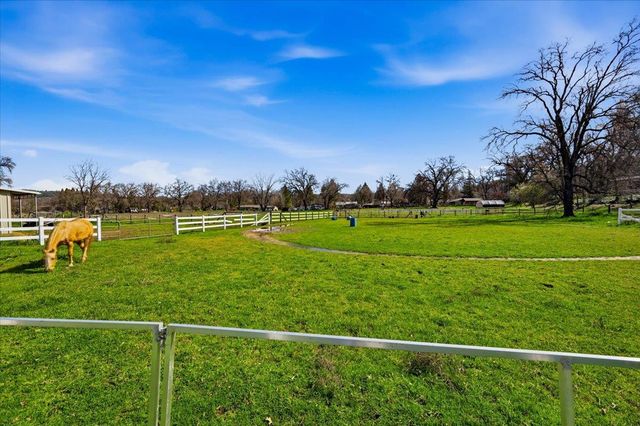 10691 Willow Ln, Penn Valley, CA 95946