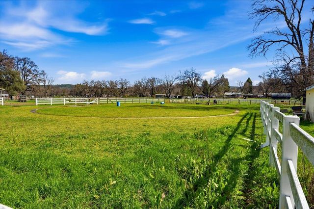 10691 Willow Ln, Penn Valley, CA 95946