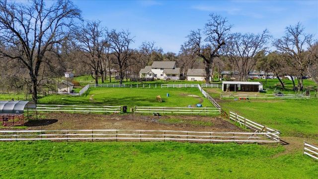 10691 Willow Ln, Penn Valley, CA 95946