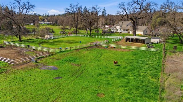 10691 Willow Ln, Penn Valley, CA 95946