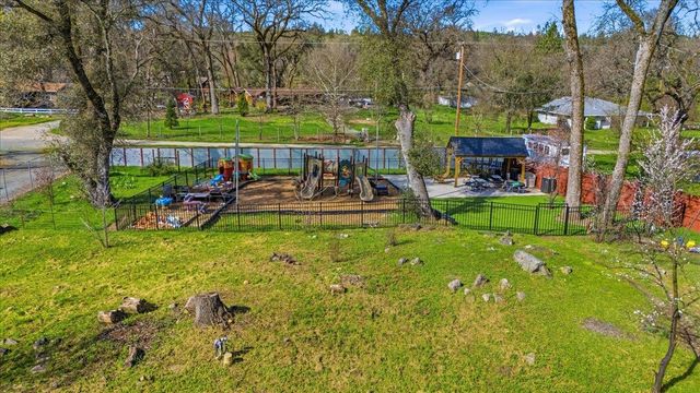10691 Willow Ln, Penn Valley, CA 95946