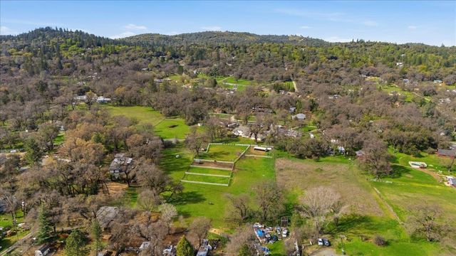 10691 Willow Ln, Penn Valley, CA 95946