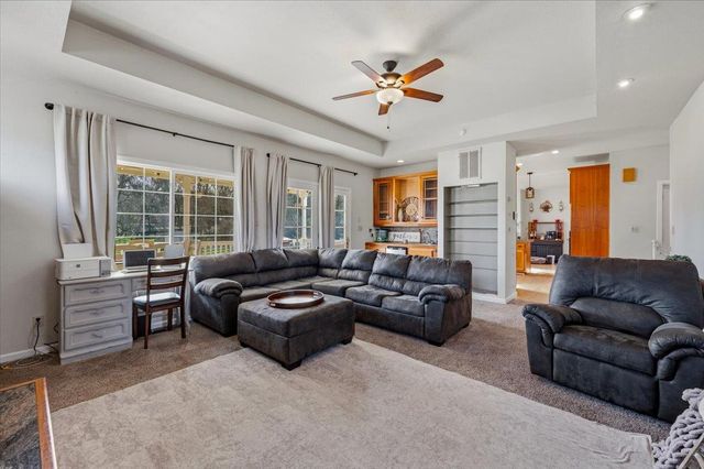 10691 Willow Ln, Penn Valley, CA 95946