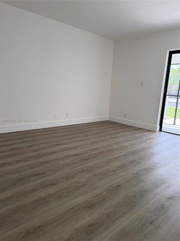 200 Lakeview Dr 102, Weston, FL 33326