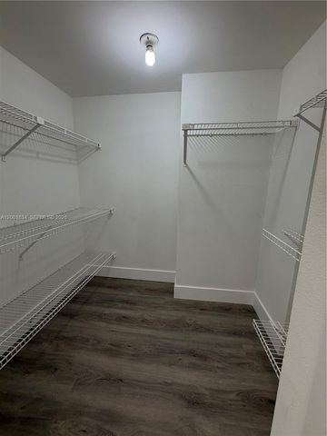 200 Lakeview Dr 102, Weston, FL 33326