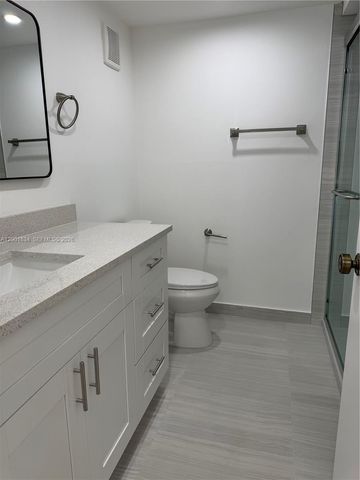 200 Lakeview Dr 102, Weston, FL 33326