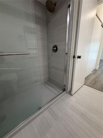 200 Lakeview Dr 102, Weston, FL 33326