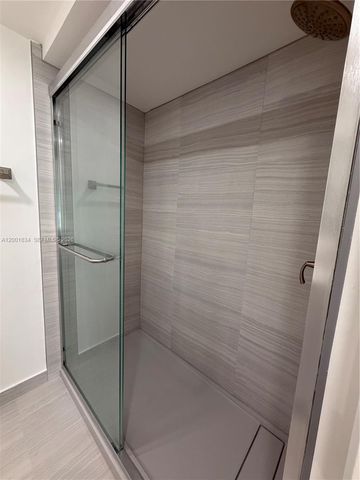 200 Lakeview Dr 102, Weston, FL 33326