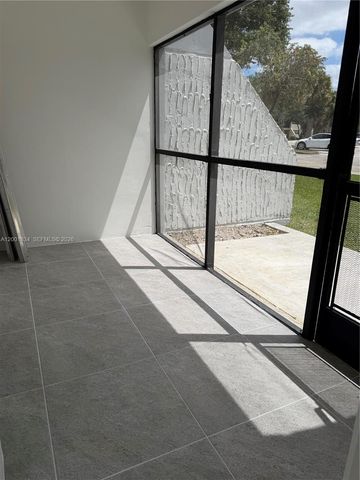 200 Lakeview Dr 102, Weston, FL 33326