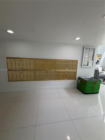 200 Lakeview Dr 102, Weston, FL 33326