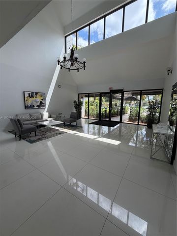 200 Lakeview Dr 102, Weston, FL 33326