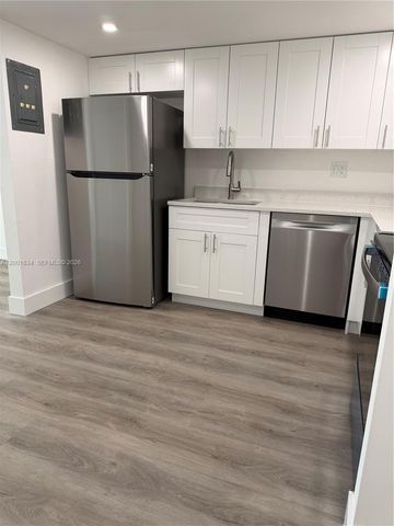 200 Lakeview Dr 102, Weston, FL 33326