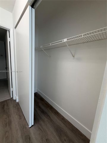 200 Lakeview Dr 102, Weston, FL 33326