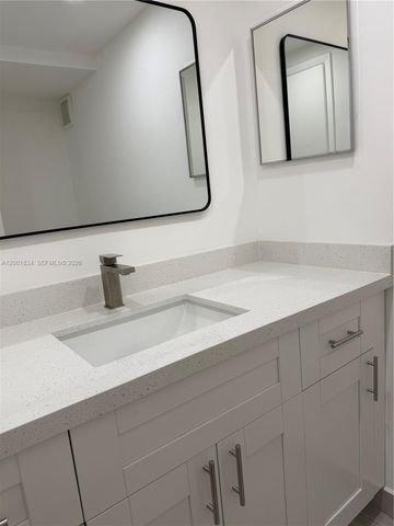 200 Lakeview Dr 102, Weston, FL 33326