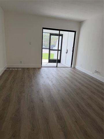 200 Lakeview Dr 102, Weston, FL 33326