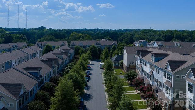 9320 Ainslie Downs Street, Charlotte, NC 28273